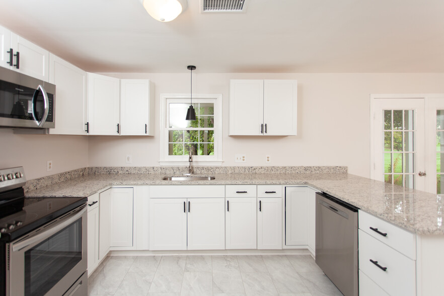 Building Photo - 54 Beekman Plz