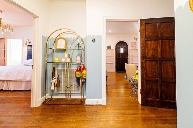 Building Photo - Bull St Bungalow