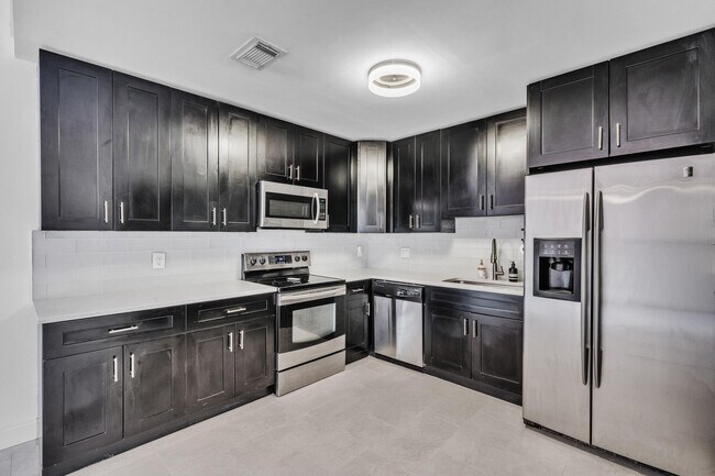 Building Photo - 4757 Sunny Palm Cir