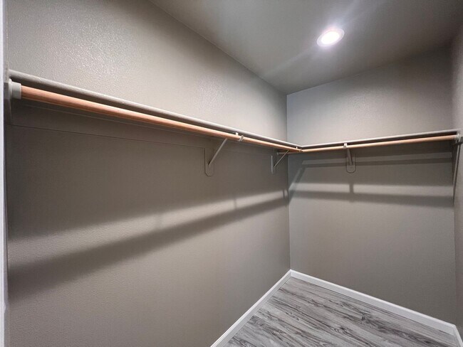 Building Photo - 815 Starlite Dr
