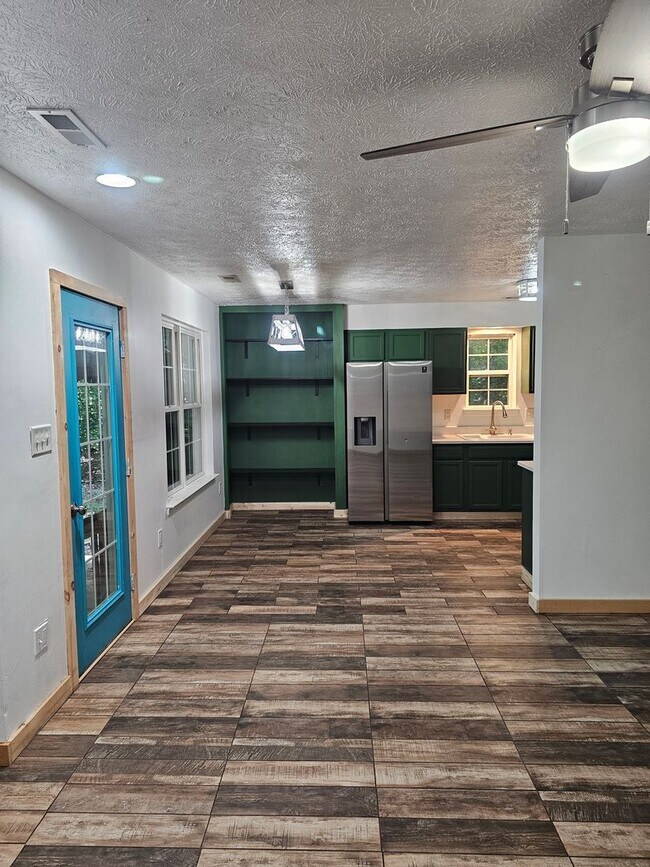 Building Photo - 5679 Hickory Fork Rd