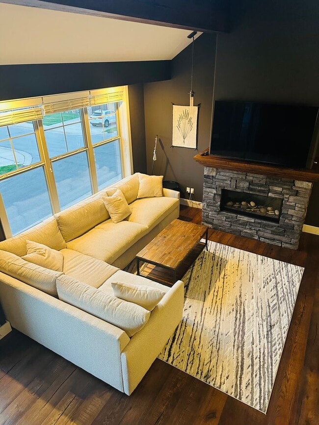 Building Photo - Experience Elevated Living with West Bay V...