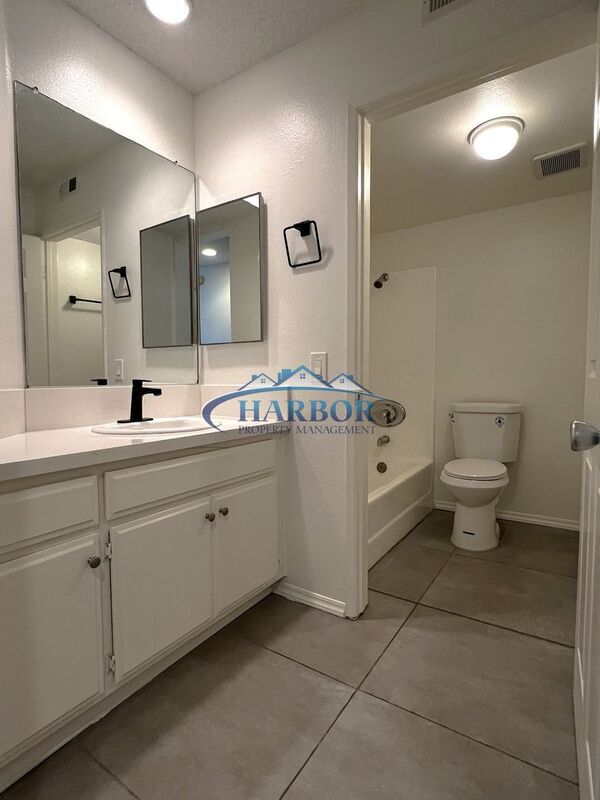 Building Photo - 1445 Brett Pl