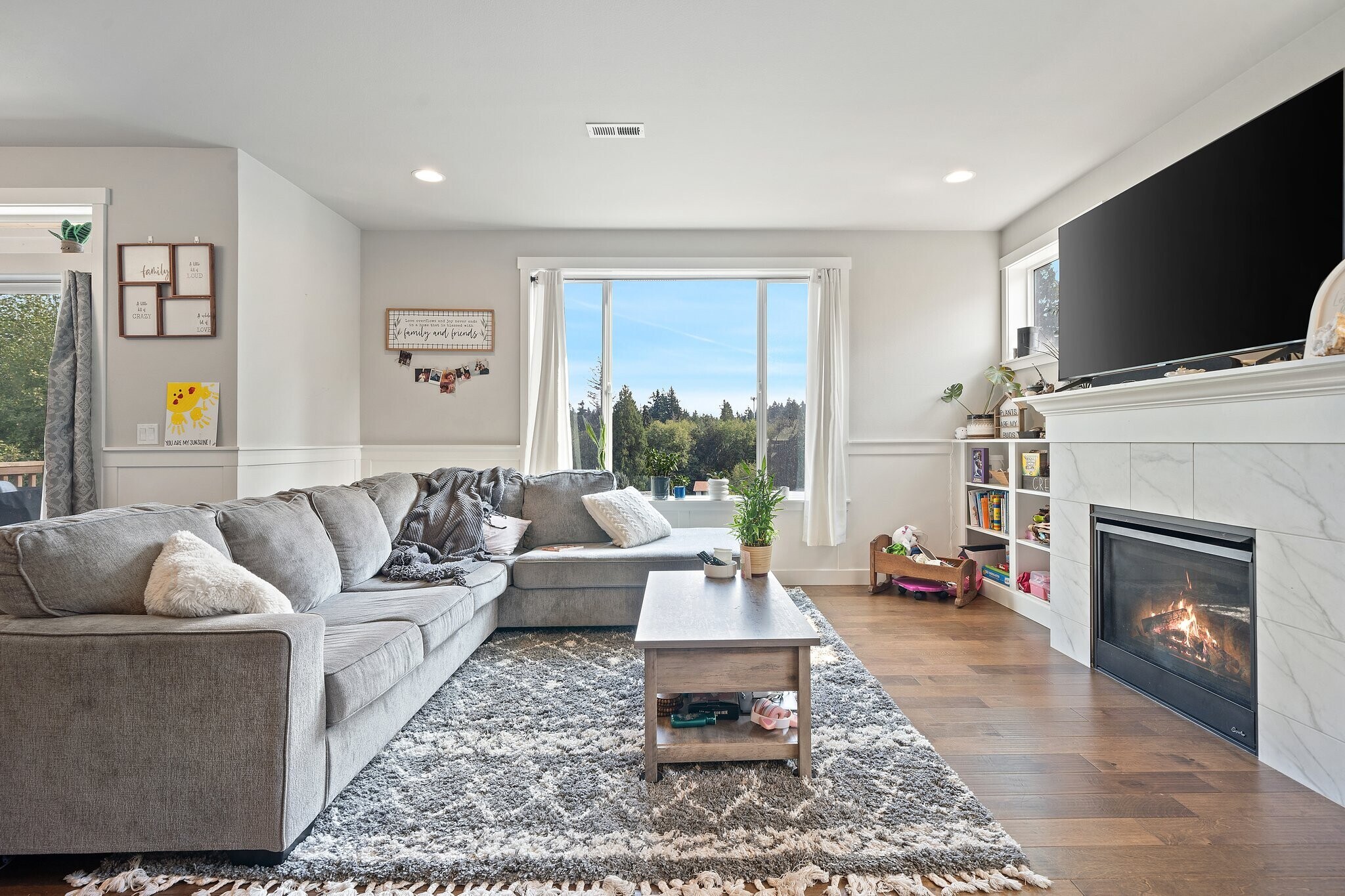 Great Room - 1182 NE Sockeye Ct