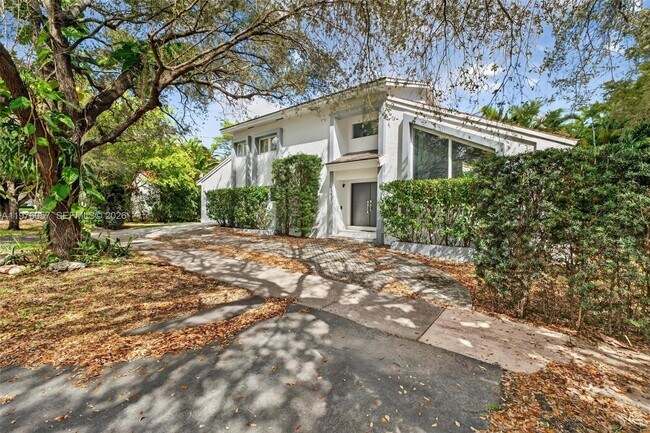 Building Photo - 3231 Salzedo St