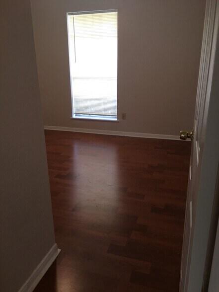 Building Photo - 1727 Junker St