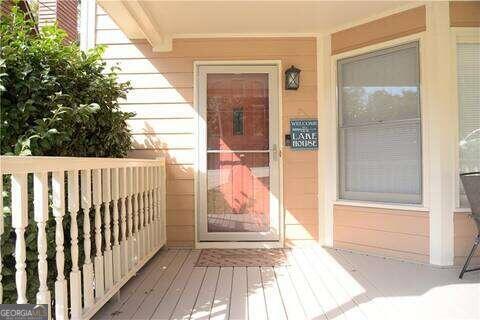 Building Photo - 8712 Lake Dr SW