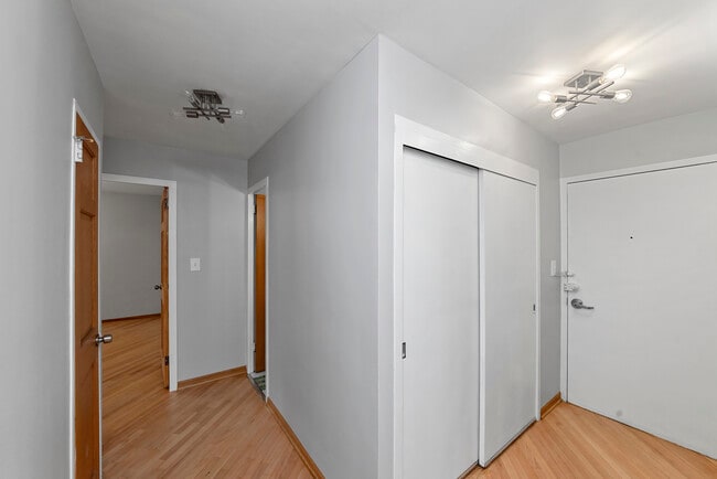 Primary Photo - 3950 N Lake Shore Dr