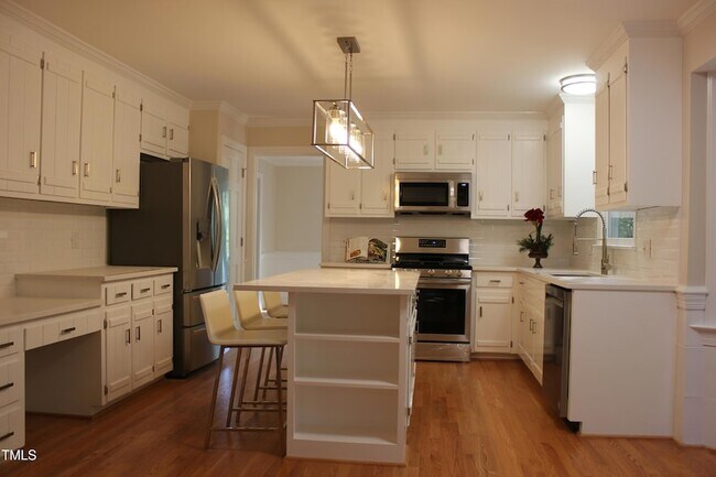 Building Photo - 6321 Gainsborough Dr
