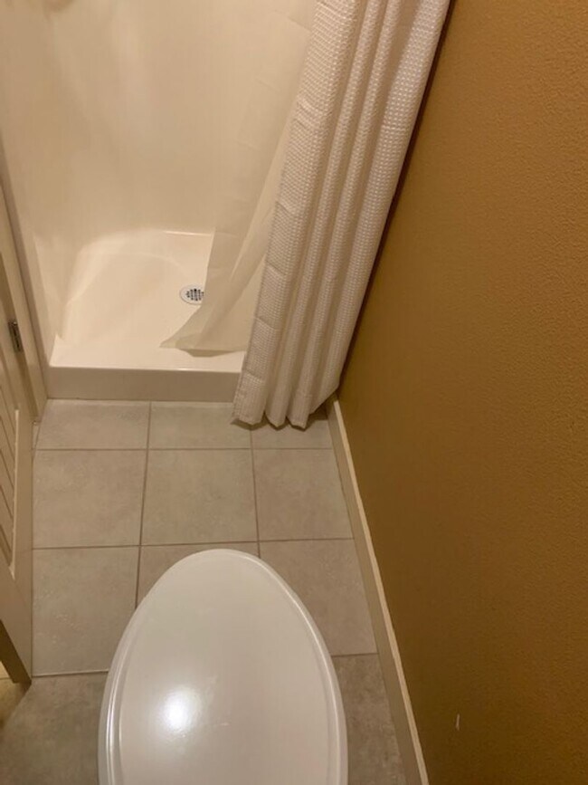 Building Photo - Starpointe Luxury Home with 6 Bedrooms, 4 ...