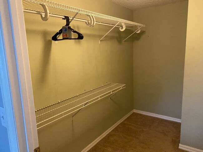 Building Photo - 5551 Bentgrass Dr