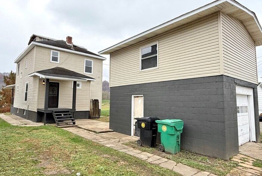 Detached garage - 1803 Williams St