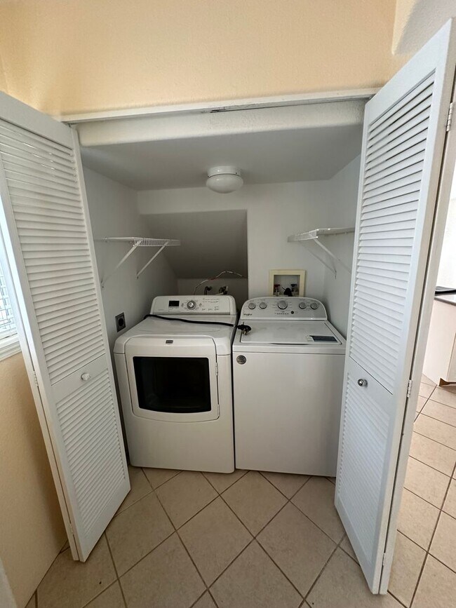 Building Photo - Available Now!  Beautiful 4 BD / 3 BA House in Ocean Pointe!