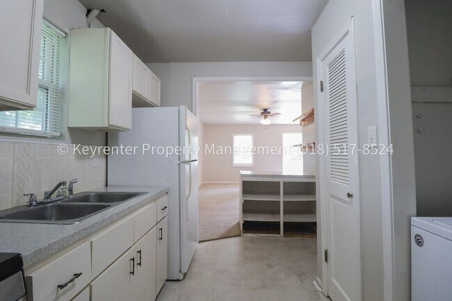 Building Photo - 2144 N Garrison Pl