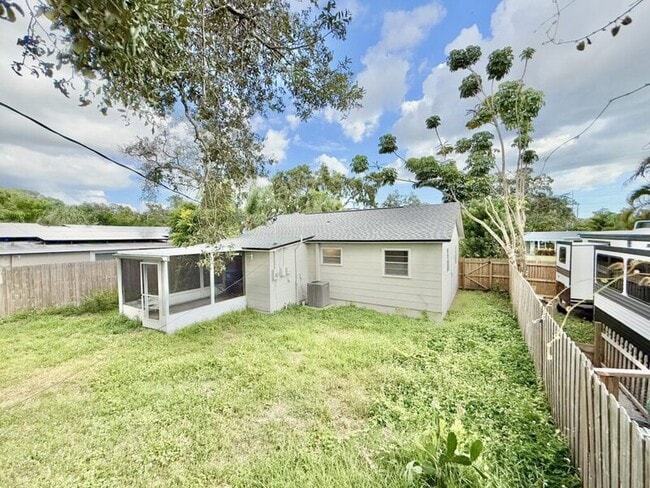 Building Photo - 5131 13th Ave N