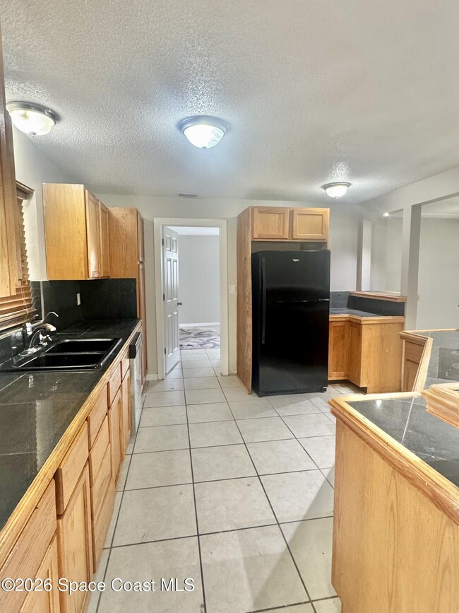 Building Photo - 2444 Victor Rd