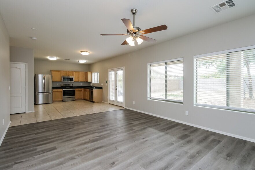 Building Photo - 153 E Dry Creek Rd