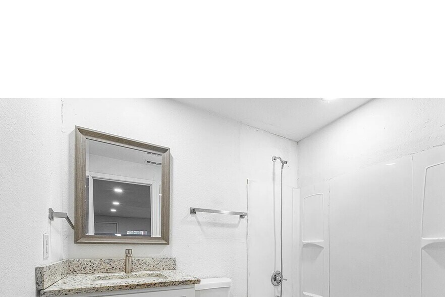 Building Photo - 3537 S Laredo St