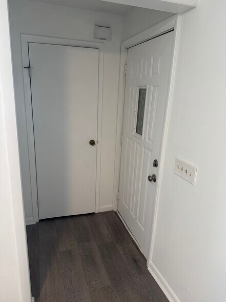 Building Photo - 7 Mona Ave