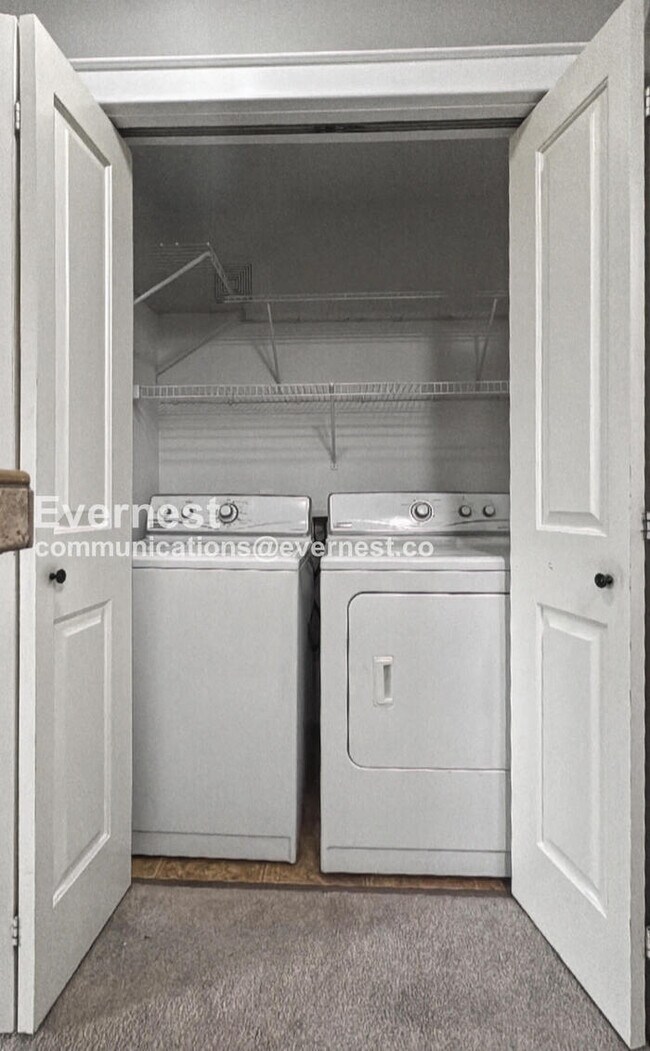 Building Photo - 1698 25th Pl NE