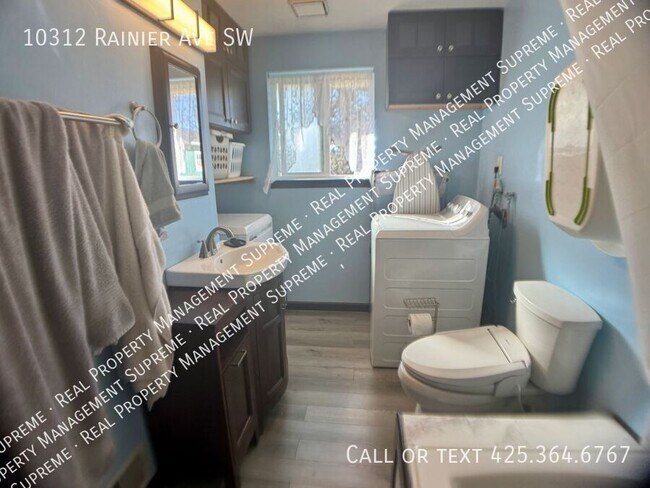 Building Photo - Perfect Family Home in Lakewood