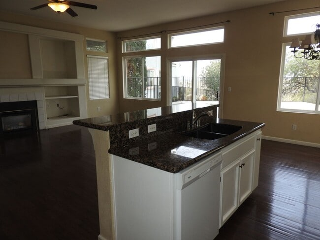 Building Photo - "Stanford Village - Gated with Pool & View"