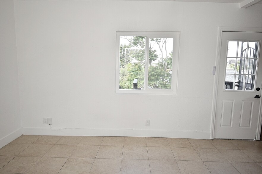 Building Photo - 2096 Franklin Ave