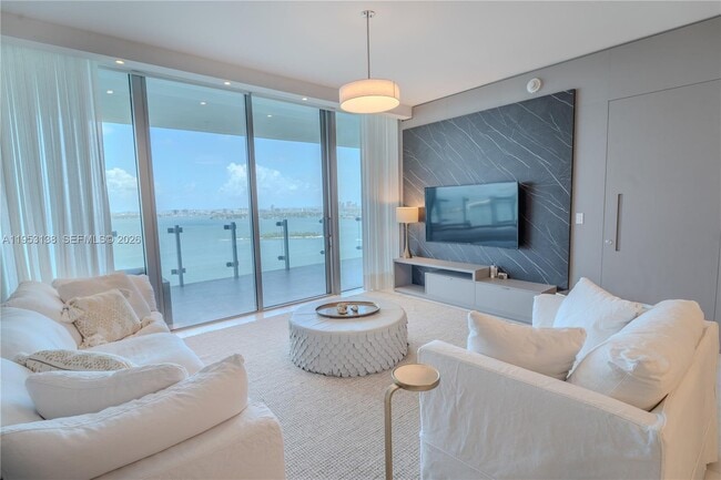 Building Photo - 700 NE 26th Terrace