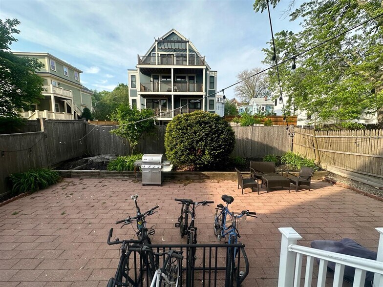 Building Photo - 119 Morrison Ave