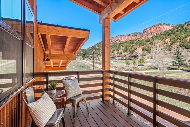 Building Photo - 106 Castle View Dr