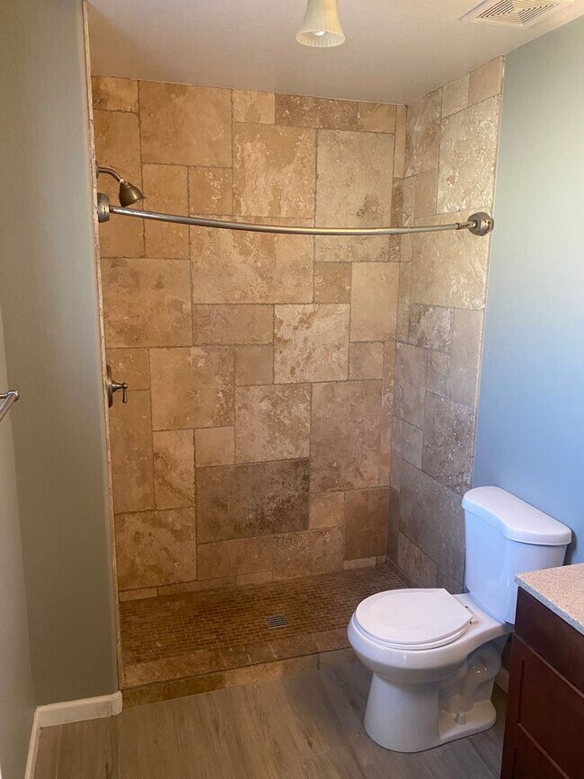 Building Photo - Remodeled 3/2 SFH Glendale, built in 2016