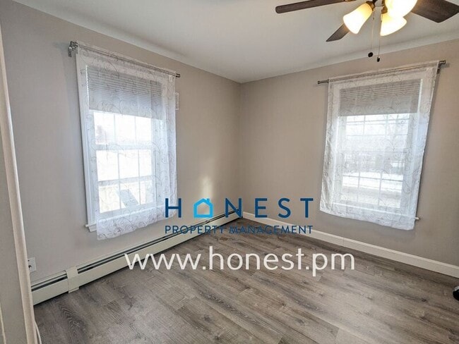 Building Photo - 162 College Ave