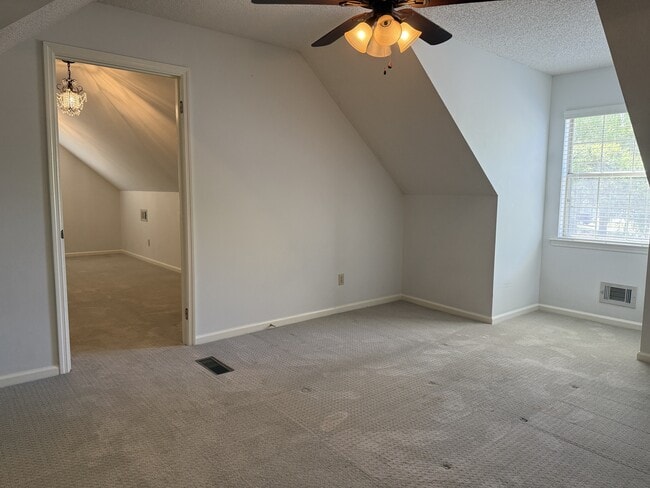 Building Photo - 36 Country Walk Dr