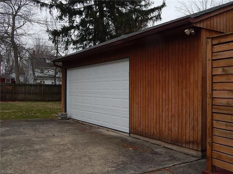 Building Photo - 3140 Corydon Rd