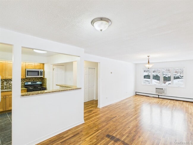 Building Photo - 81-15 31st Ave