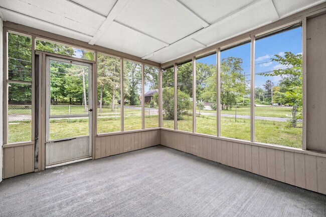 Building Photo - Charming, remodeled 2-Bed/1-Bath  ranch style home- $1499