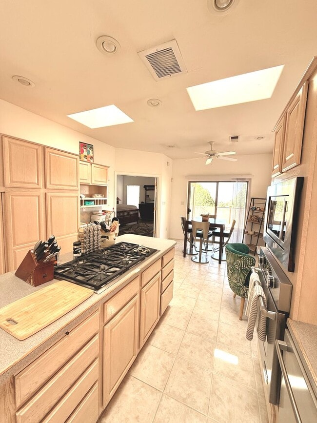 Building Photo - NE HEIGHTS