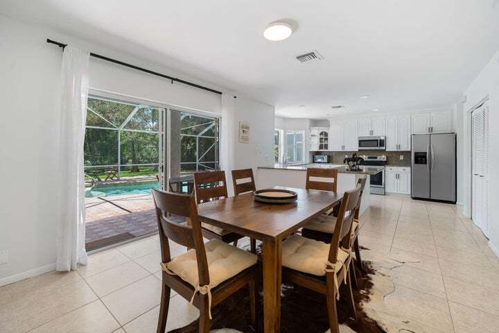 Building Photo - 1527 S Club Dr
