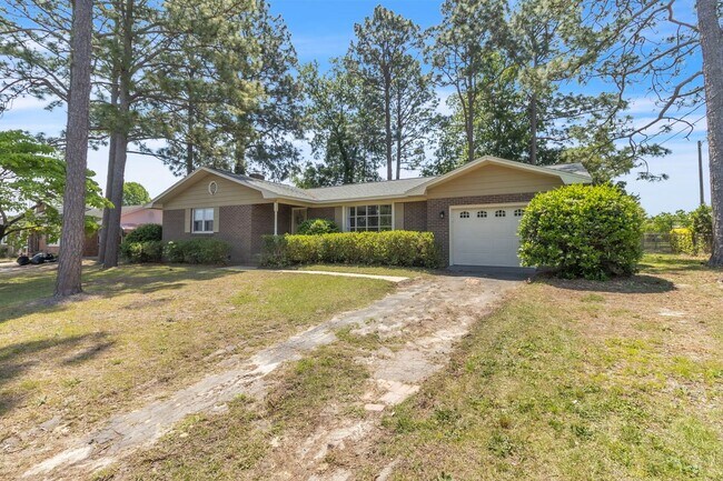 Building Photo - Updated 3 Bedroom, 2 Bath Home – Minutes from Fort Bragg!