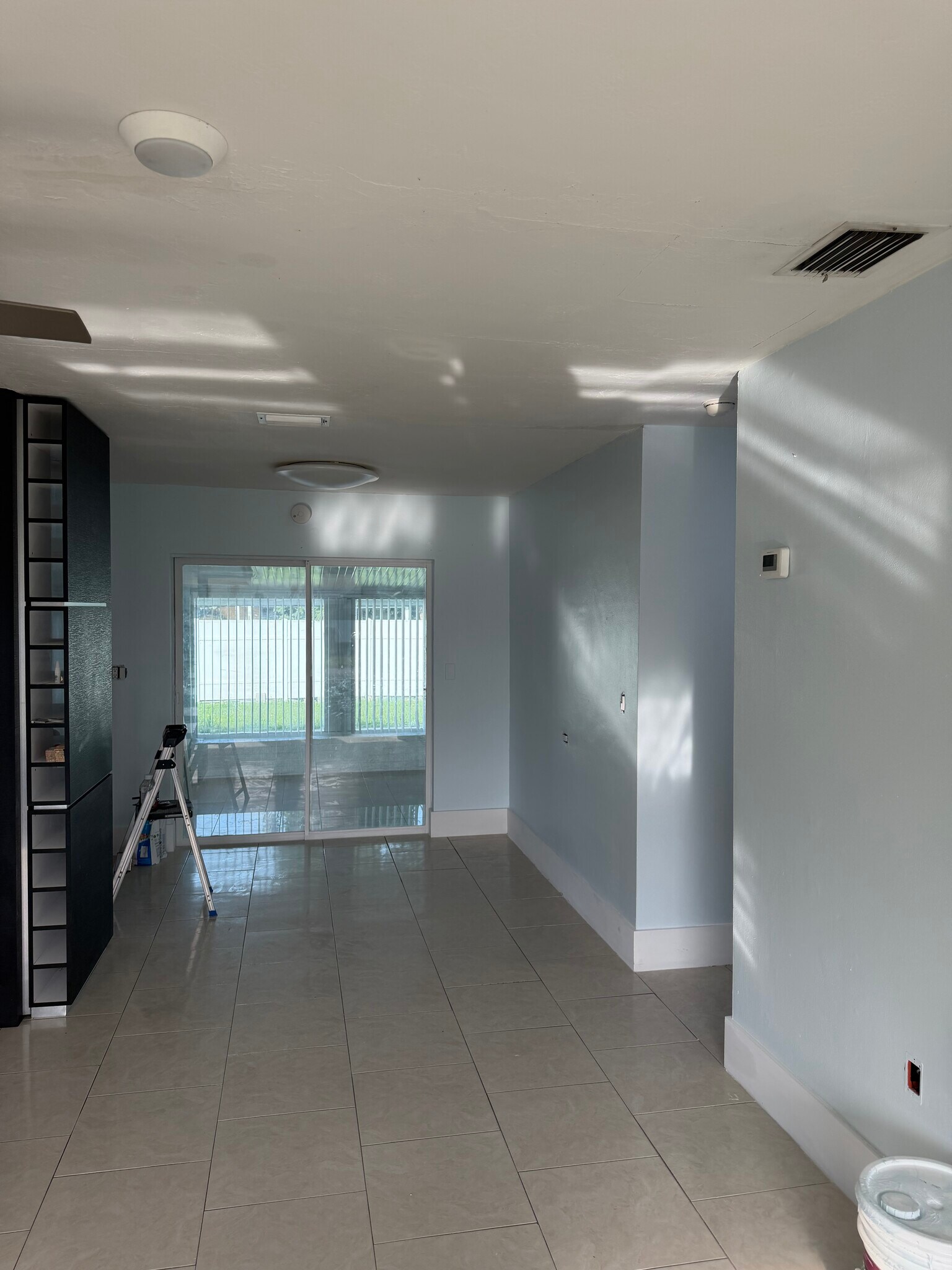 Building Photo - 2707 Pine Tree Dr