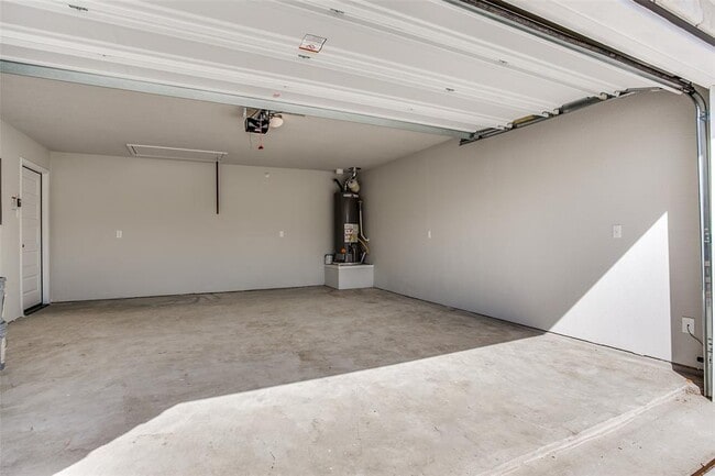 Building Photo - 2800 Joe Dimaggio Blvd