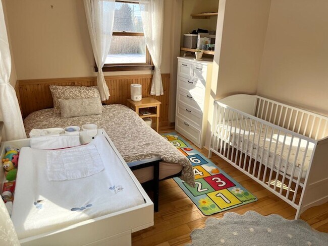 Building Photo - 3 Bedroom Home in South Burlington VT Available 5/1 or anytime in April!