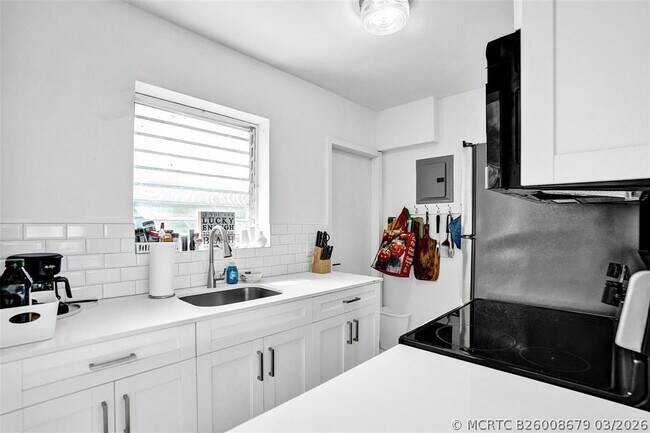 Building Photo - 4313 Sea Grape Dr