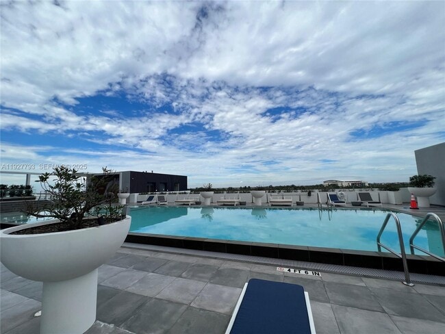 Building Photo - 2000 Metropica Wy