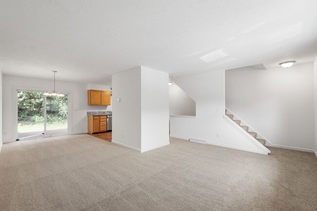 Building Photo - AVAILABLE OCT 1ST! 2-BEDROOM TOWNHOME IN N...