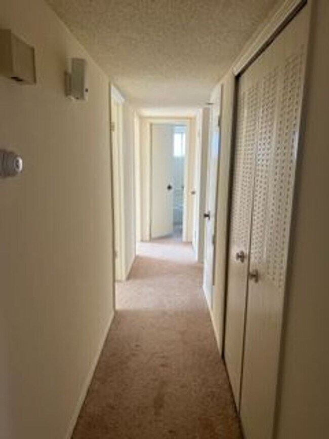 Building Photo - 11317 Baja Dr NE