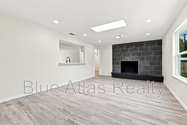 Building Photo - 6008 Golden Gate Dr