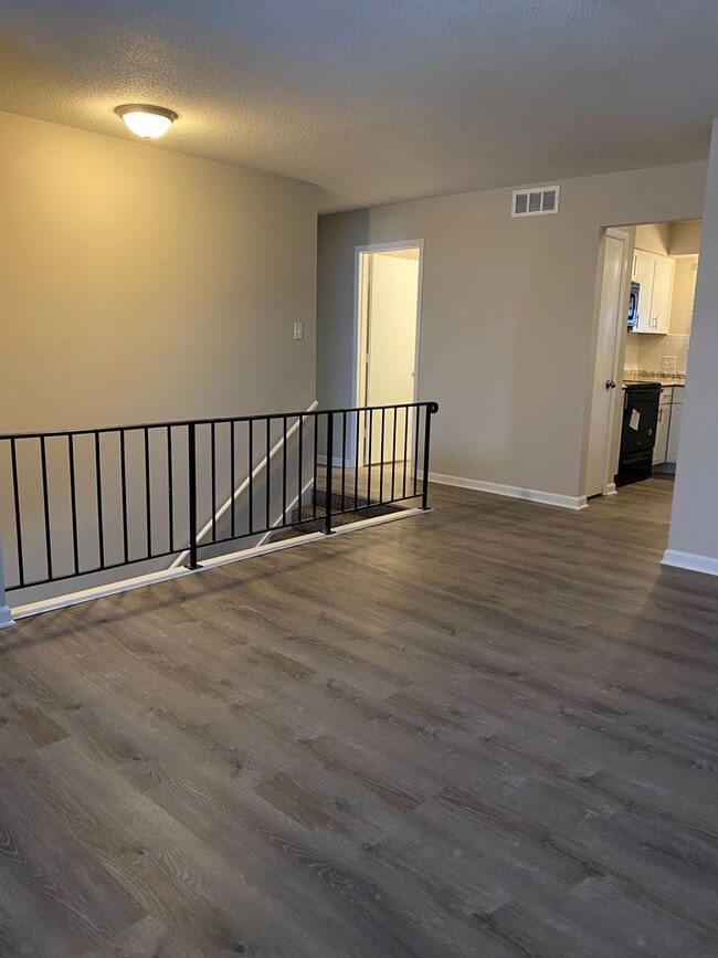 Building Photo - Covered Back Porch and Fenced Back Yard