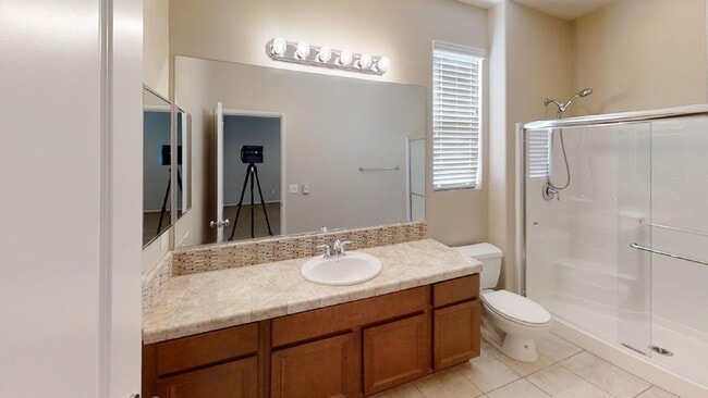 Building Photo - Singleton Heights 4 bedroom 3 1/2 bath Home