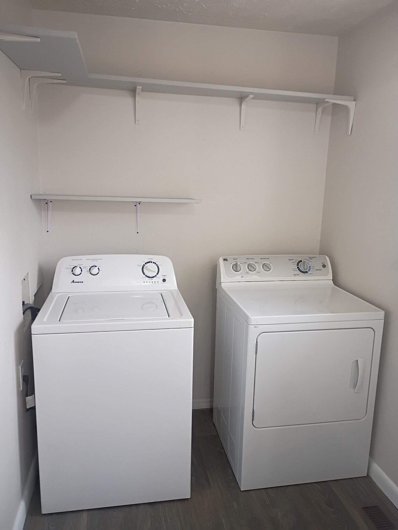 Building Photo - 106 N Mitchner Ave